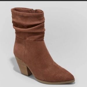 Universal Thread Cianna Slouch Heeled Ankle Western Boots Brown NWT size 5.5US